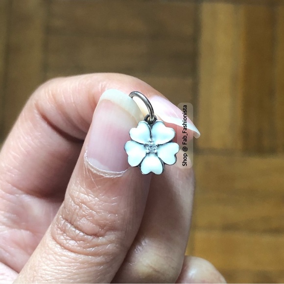 Pandora Sterling Silver flower charm - Picture 1 of 4